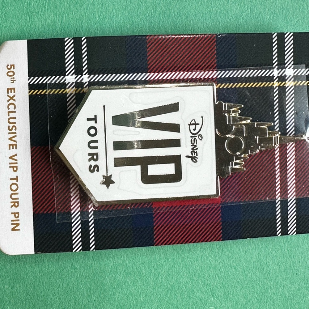 Disney VIP button